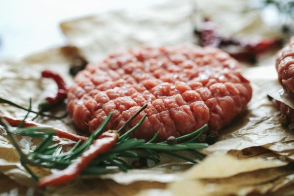 Российская компания планирует выпустить на рынок клеточное мясо в 2025 году