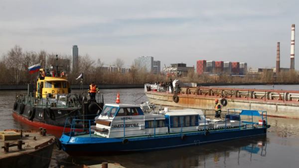 Коммунальный флот очистил водную акваторию Москвы от 150 тонн мусора