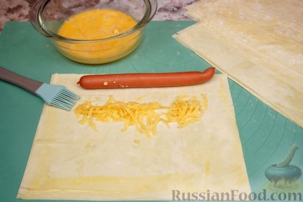 Сосиски в тесте фило, с сыром и кунжутом
