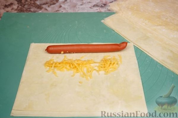 Сосиски в тесте фило, с сыром и кунжутом