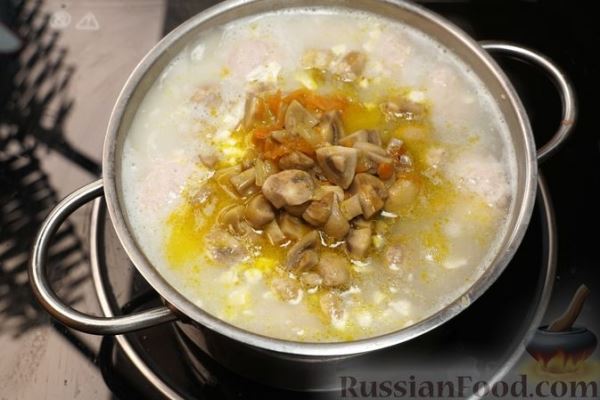 Сырный суп с фрикадельками, грибами и булгуром